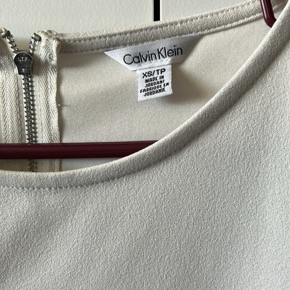 Calvin Klein Cut out Colorblock Top - Picture 4 of 9